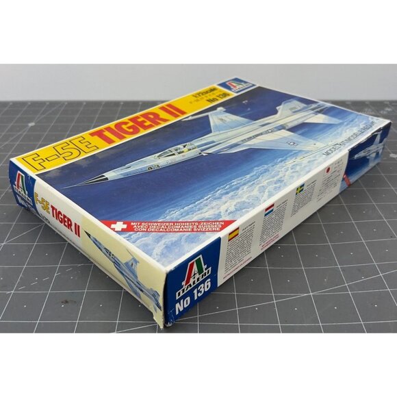 Italeri F-5E Tiger II Model Airplane Kit 1:72 Scale No. 136 New - Picture 2 of 6
